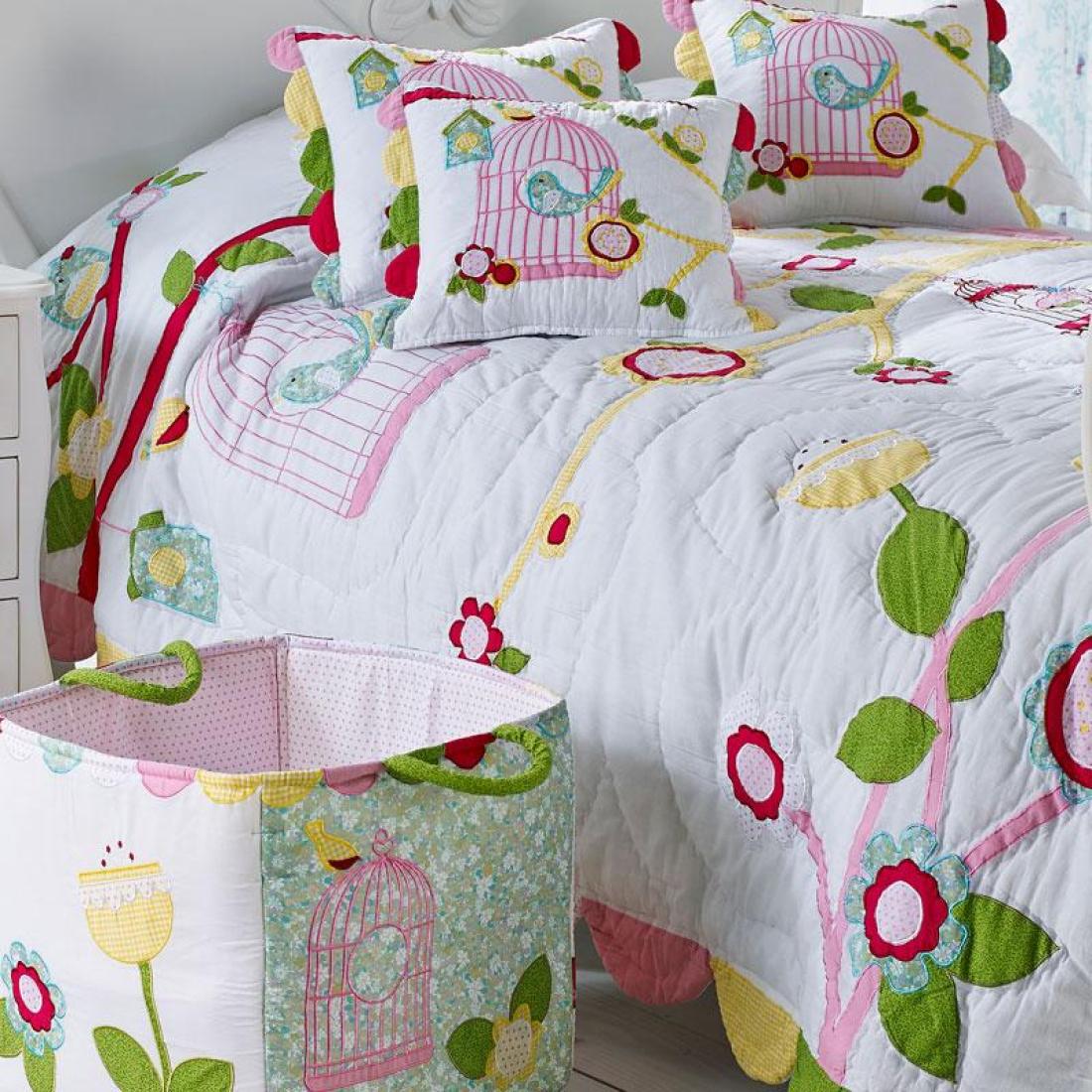 Birdcage Bed Quilt